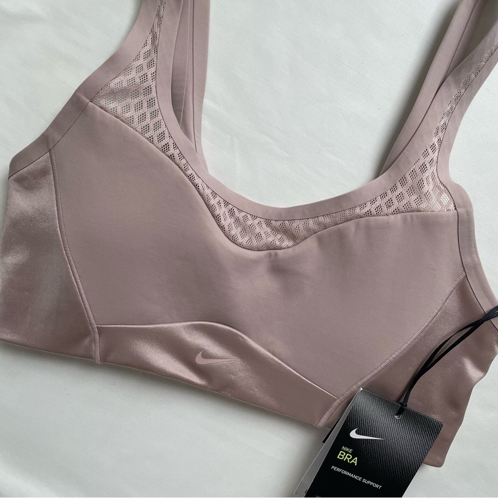 NWT Nike Keyhole Dri-Fit Sports Bra Small - Picture 1 of 10